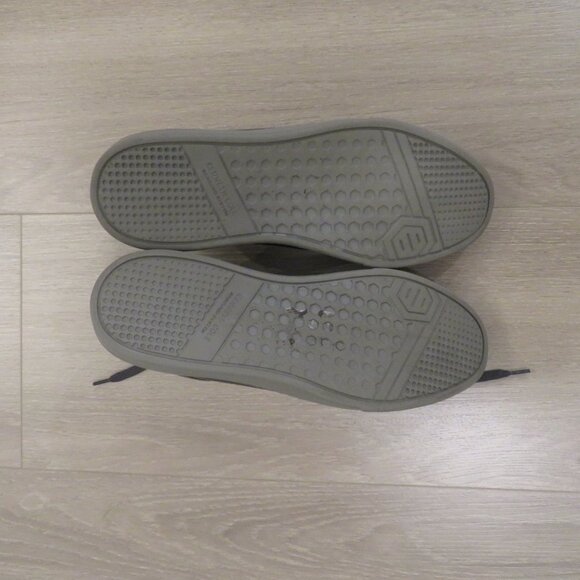 KENNETH COLE Black Leather Sneaker. Size 10. - Picture 6 of 6